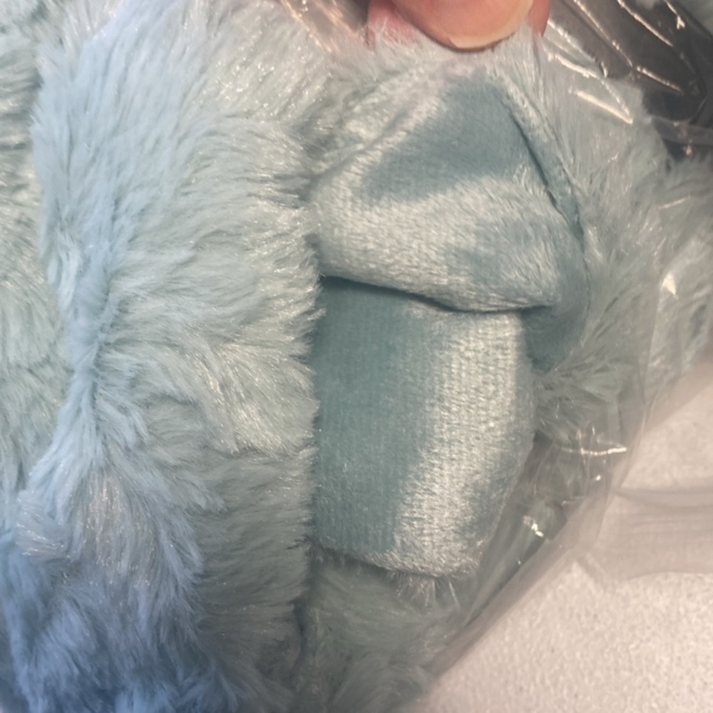 Relisted Madison Park faux fur throw blanket 60 X 70 in - Picture 6 of 14
